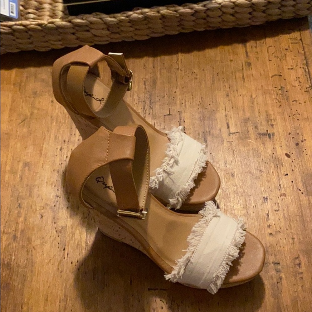 Frayed cork wedges